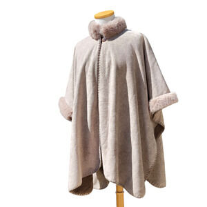 Women's wool grey poncho cape with faux fur trim neck and sleeves One size new